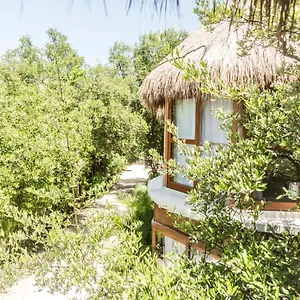 Mamasan Treehouses & **** טולום